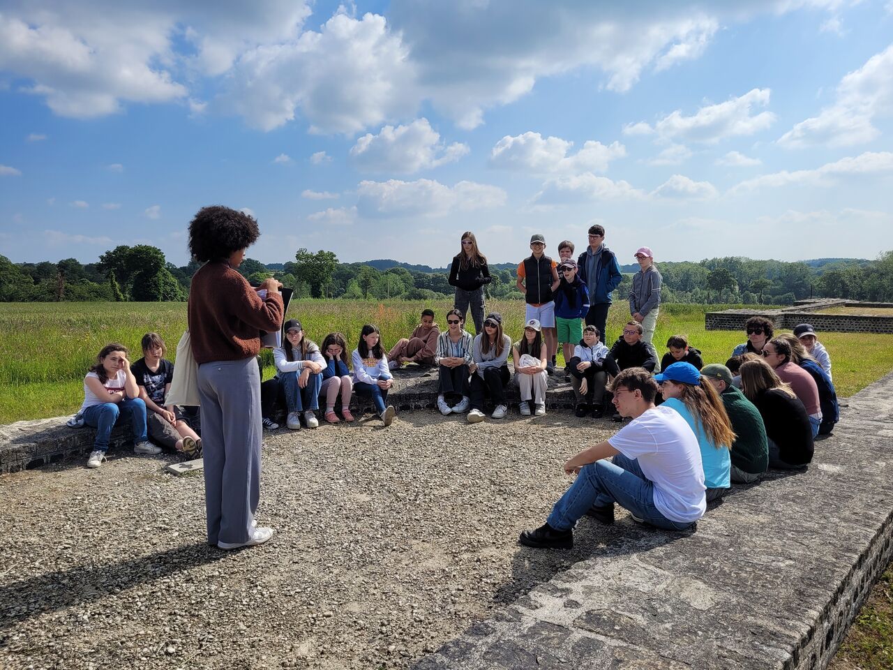Sortie à Corseul des élèves de cinquièmes latinistes 1734095450542 Sortie à Corseul des élèves de cinquièmes latinistes 1734095450542