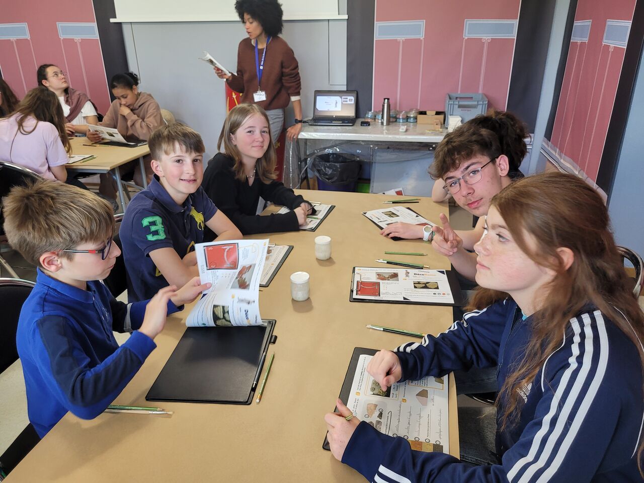 Sortie à Corseul des élèves de cinquièmes latinistes 1734095554191 Sortie à Corseul des élèves de cinquièmes latinistes 1734095554191