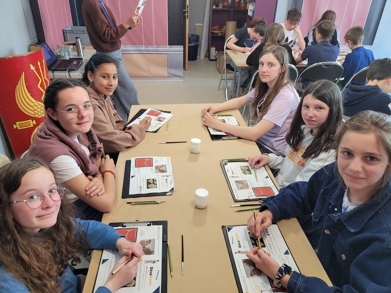 Sortie à Corseul des élèves de cinquièmes latinistes 1734095576550 Sortie à Corseul des élèves de cinquièmes latinistes 1734095576550