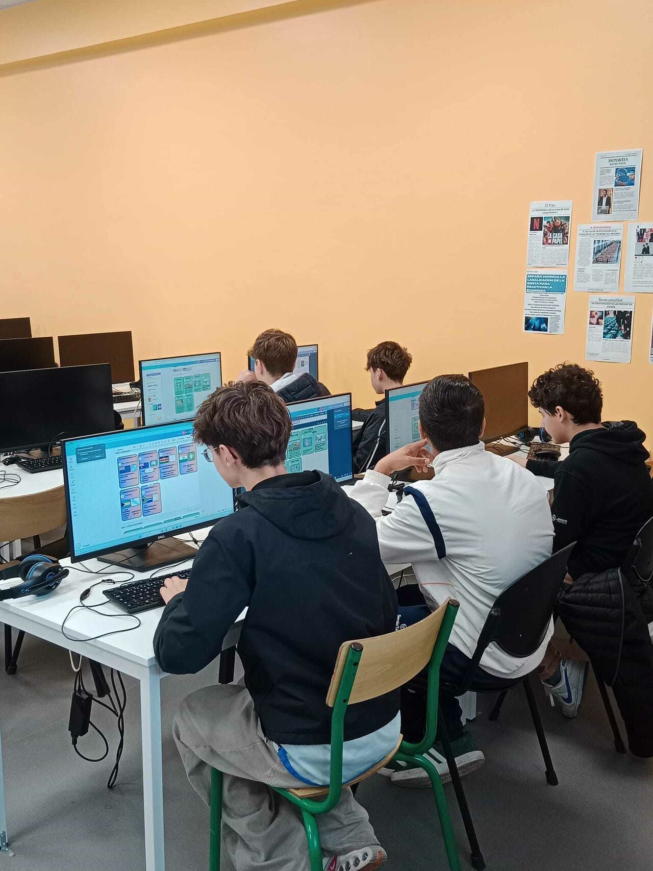 Projet 4ème 4849782376672728724788614903872913693883014n Projet 4ème 4849782376672728724788614903872913693883014n