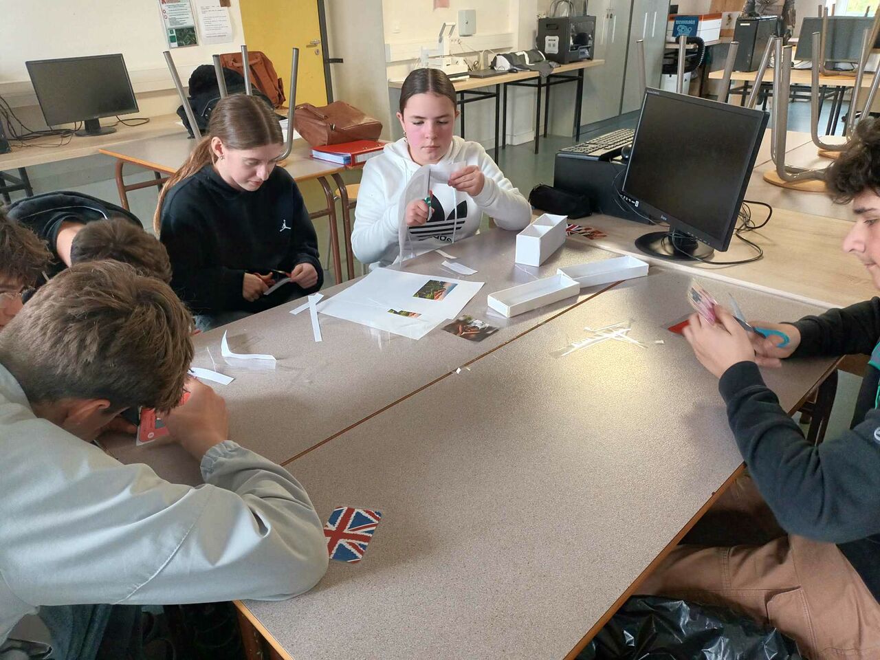 Projet 4ème 48590051521609024243303411061061087713080888n Projet 4ème 48590051521609024243303411061061087713080888n