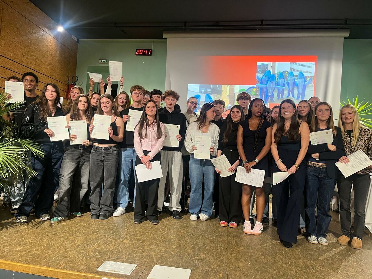 Cérémonie de remise  des diplômes du DNB et du BACCALAUREAT whatsappimage2025-10-18at0725161 Cérémonie de remise  des diplômes du DNB et du BACCALAUREAT whatsappimage2025-10-18at0725161