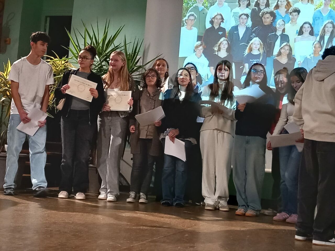 Cérémonie de remise  des diplômes du DNB et du BACCALAUREAT whatsappimage2025-10-18at0757164 Cérémonie de remise  des diplômes du DNB et du BACCALAUREAT whatsappimage2025-10-18at0757164