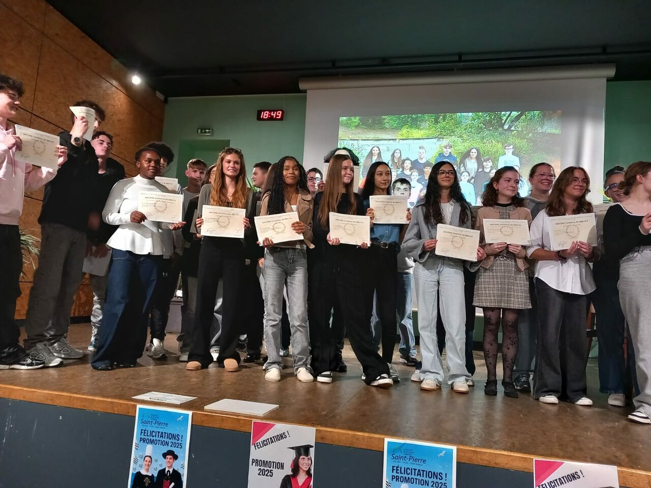 Cérémonie de remise  des diplômes du DNB et du BACCALAUREAT whatsappimage2025-10-18at0757166 Cérémonie de remise  des diplômes du DNB et du BACCALAUREAT whatsappimage2025-10-18at0757166